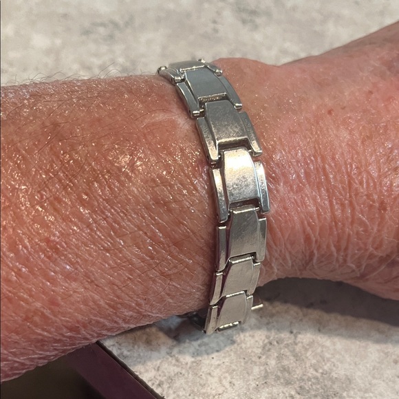 Not sure Jewelry - Silver Link Magnetic Therapy Bracelet with Red and White Inlays